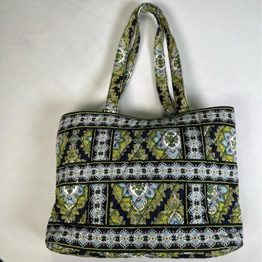 Vera Bradley CAMBRIDGE 11 x 8 like new - Picture 2 of 9